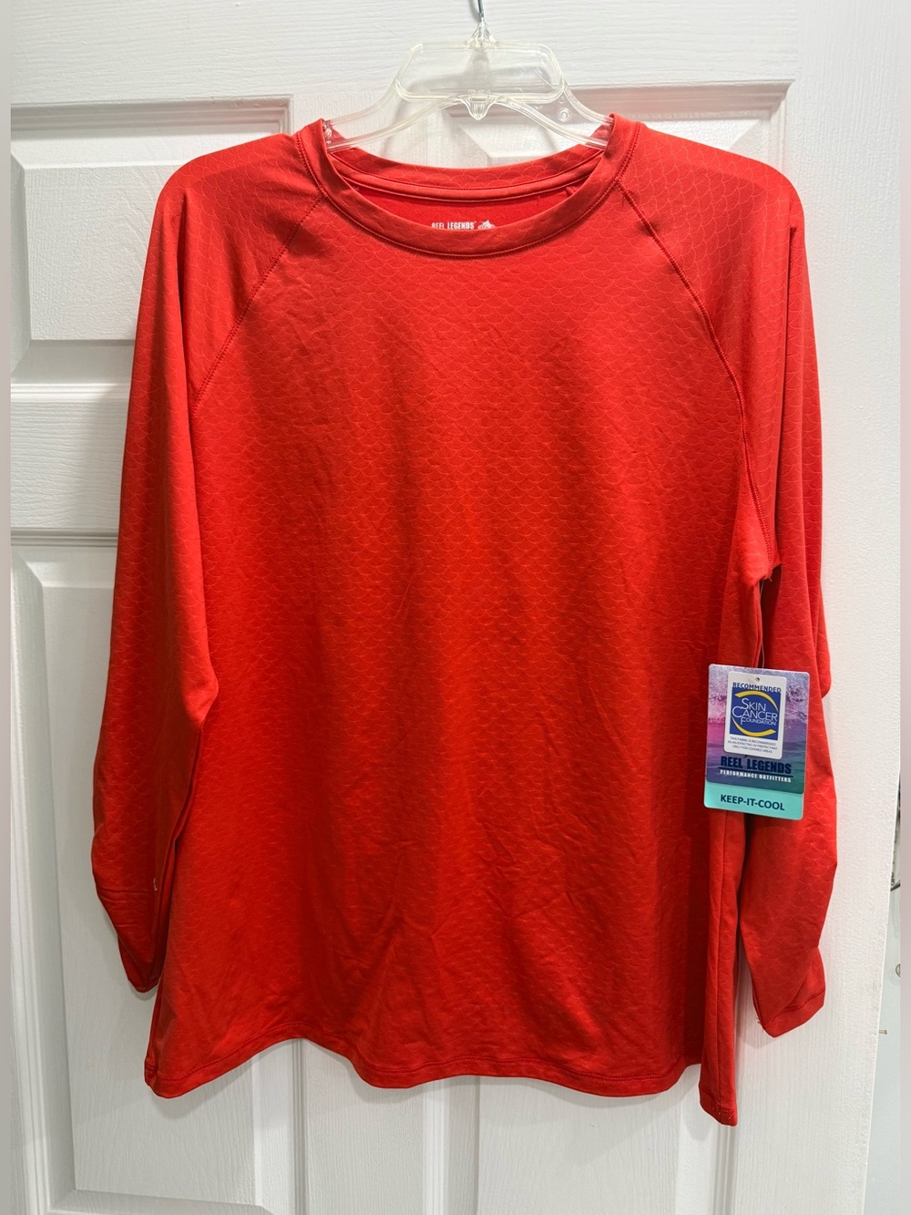 NWT Women's Reel
Legends long sleeve scale shirt size XL. Coral/Red